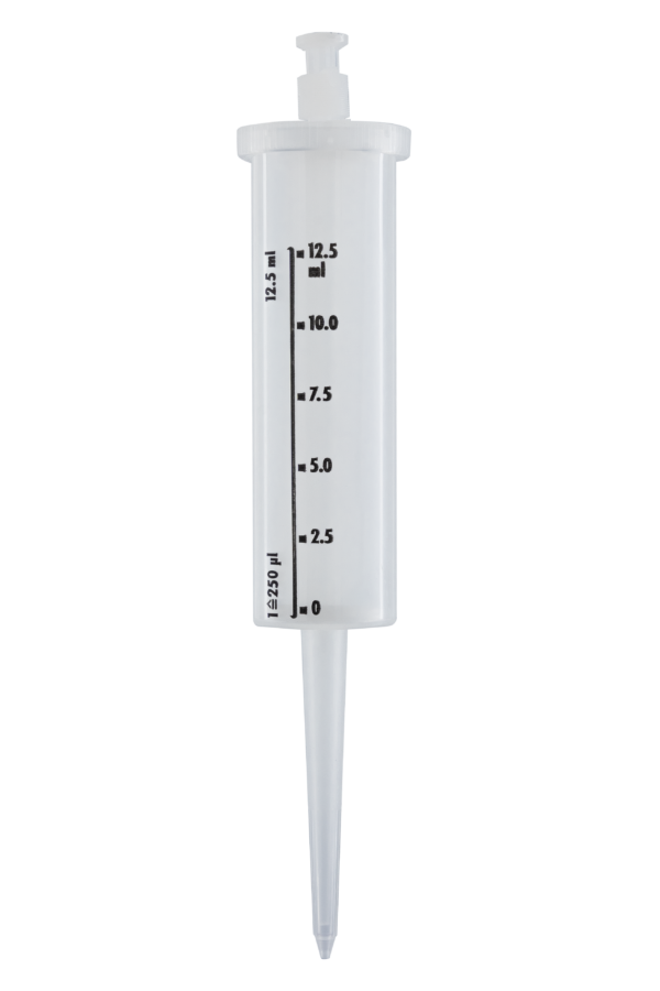 12.5mL Dispenser Tips zijn ontwikkeld voor betrouwbaar en repetitief verplaatsen van vloeistoffen. Onze dispenser tips werken volgens het positive-displacement principe, wat betekent dat ze altijd het correcte volume doseren, onafhankelijk van de dichtheid van de vloeistof en de doorstromingseigenschappen, zoals verhoogde dampdruk of verhoogde viscositeit. Piplab dispenser tips zijn compatibel met de meest gangbare repetitieve pipetten, zoals Eppendorf, Brand, Gilson en Starlab. We bieden een breed scala aan dispenser tips, variërend van 0,05mL tot 50mL, in 8 verschillende varianten.